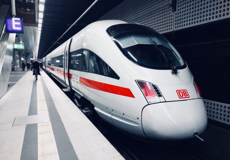 En train