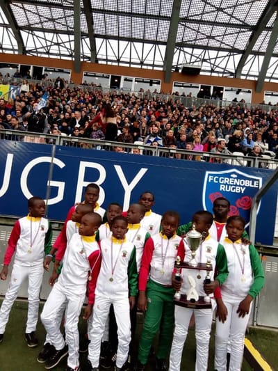 Clapping à la mi-temps du match de top 14 : Grenoble - Agen