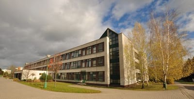 O nás image