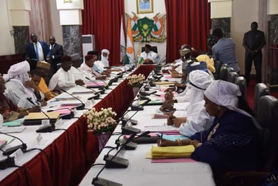 COMMUNIQUE DU CONSEIL DES MINISTRES DU VENDREDI 13 AVRIL relatives à la signature de Conventions de Partenariat Public-Privé pour le financement de logements sociaux respectivement pour la construction de :     ·       5000 logements sociaux dans les chefs lieux de Région du Niger par l’Agence pour le Commerce et l’Investissement (ACI)