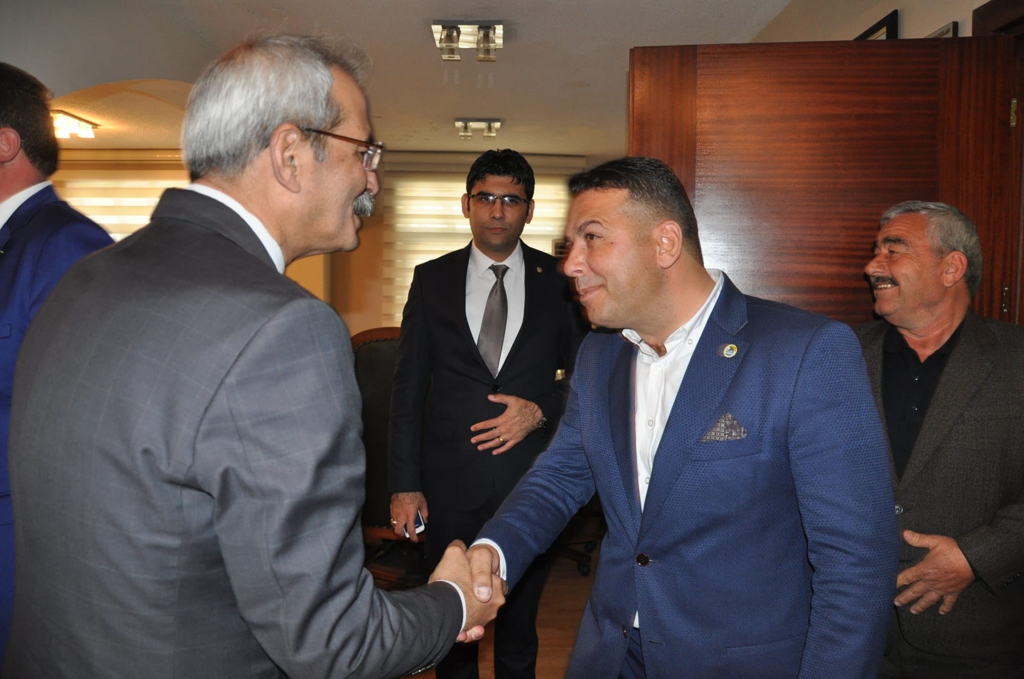 TASİAD BAŞKAN VE YÖNETİMİ BELEDİYE BAŞKANI BOZDOĞAN’I ZİYARET ETTİ