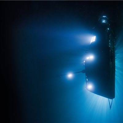 Existe un lugar donde la expresión "estar en medio del océano" toma un sentido completamente literal