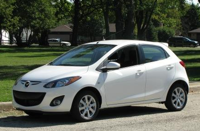 Lease Toyota Yaris from Dubai in Mall of Emirates