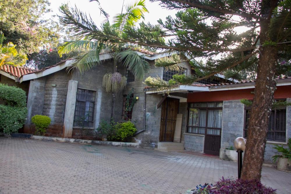 Bush House & Camp Hotel, Nairobi