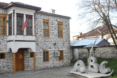Poesi dhe Libra