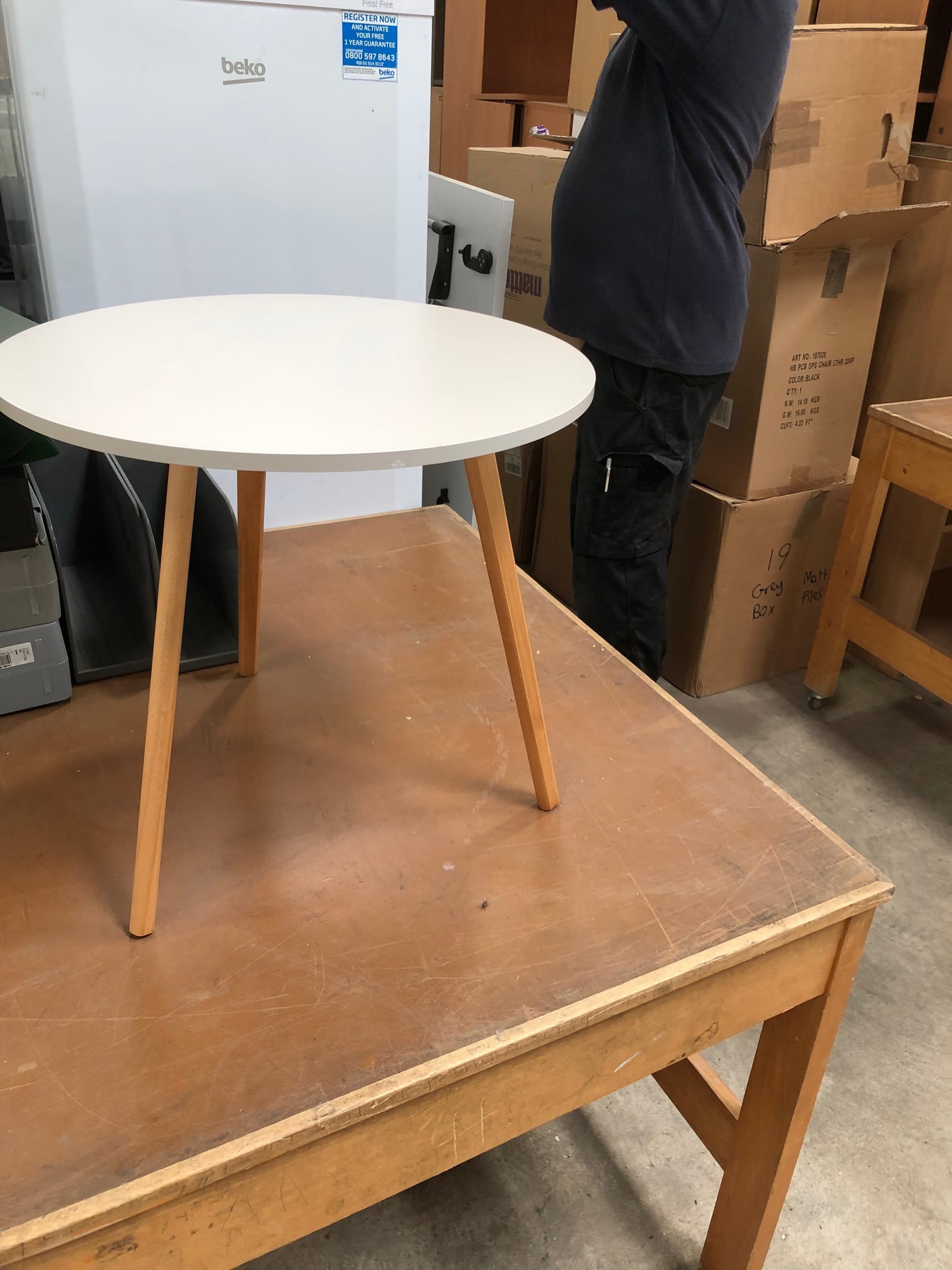 SMALL ROUND SIDE TABLE