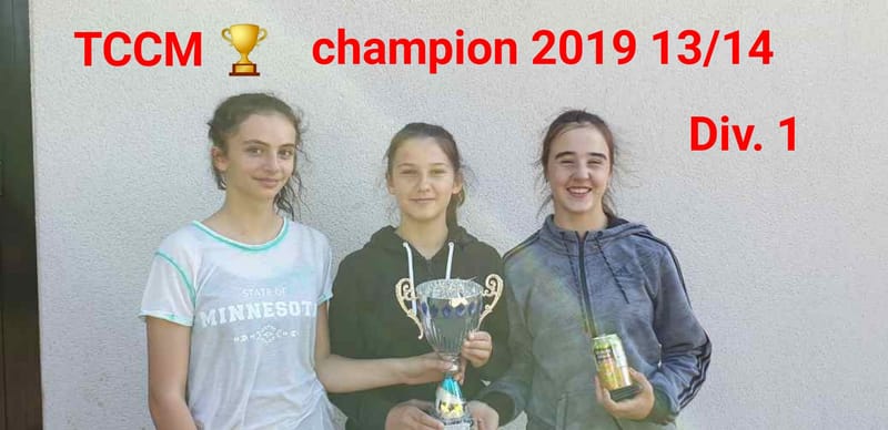 Équipe 13/14 ans filles : June, Clara, Hélène championnes de l'Essonne div.1  BRAVO LES FILLES
