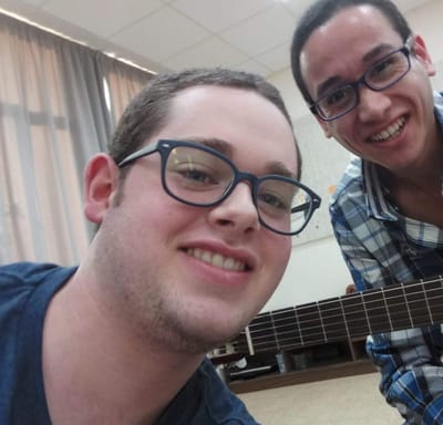 שמח לחיות עם אוטיזם image