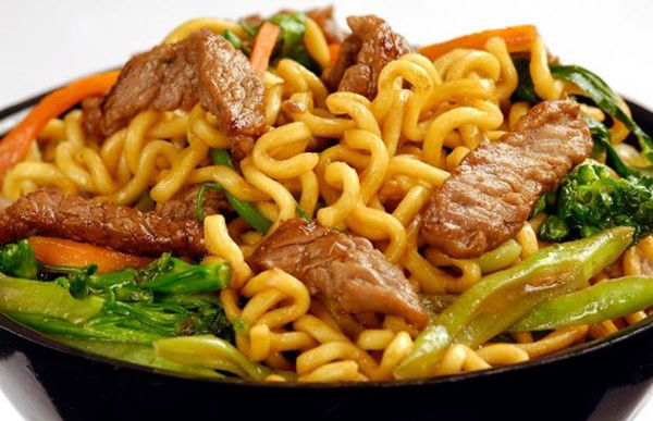 Yakisoba de Carne