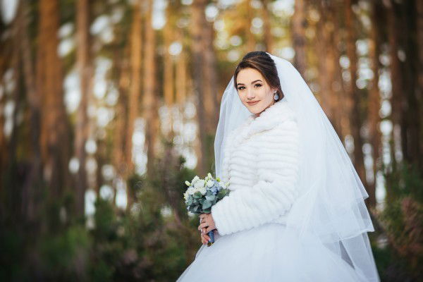 How to be comfortable and beautiful at a winter wedding