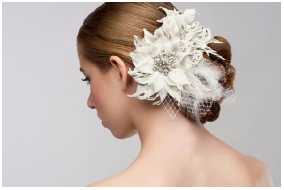 Bride accessories: dress up or low-key?