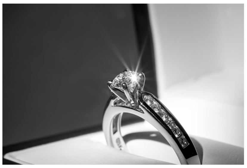 Diamond VS. Moissanite Rings