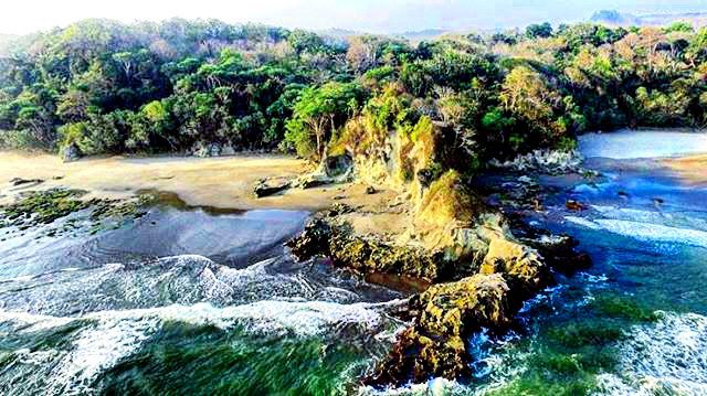 Pantai Karang Nini, Pantai Dengan Batu Karang Menyerupai Nenek-Nenek
