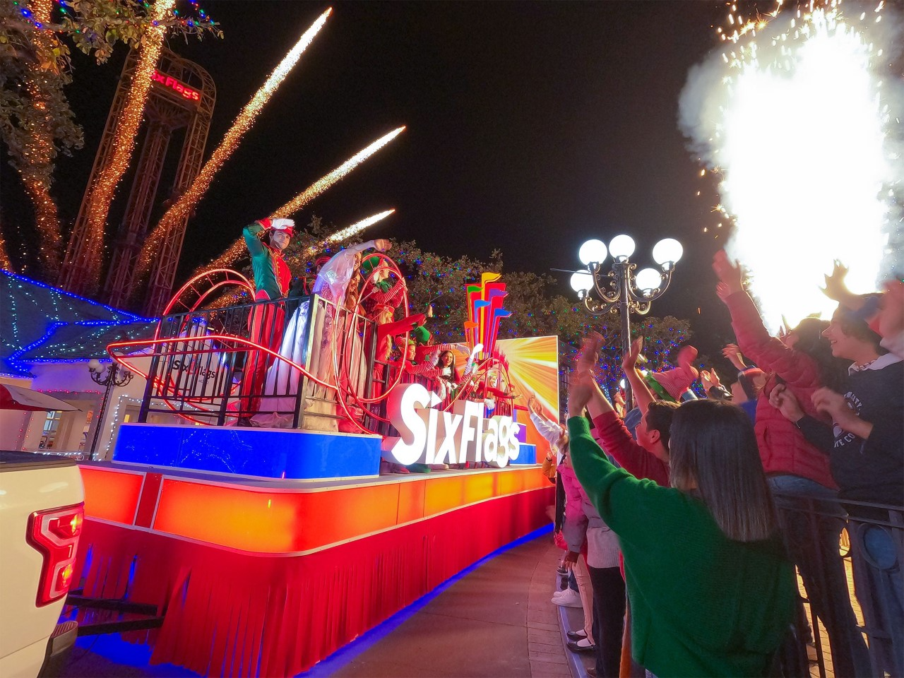 Six Flags Mexico Celebra 10 años Del Espiritu Divertido De La Navidad Con Christmas In The Park