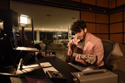 Conecta y canta este 12 de febrero con Sebastián Yatra