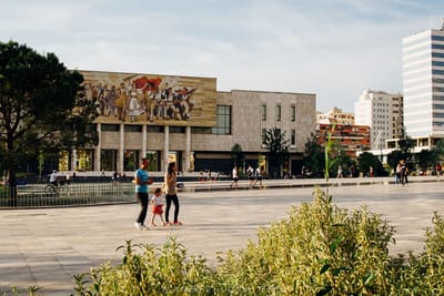 游览首都地拉那