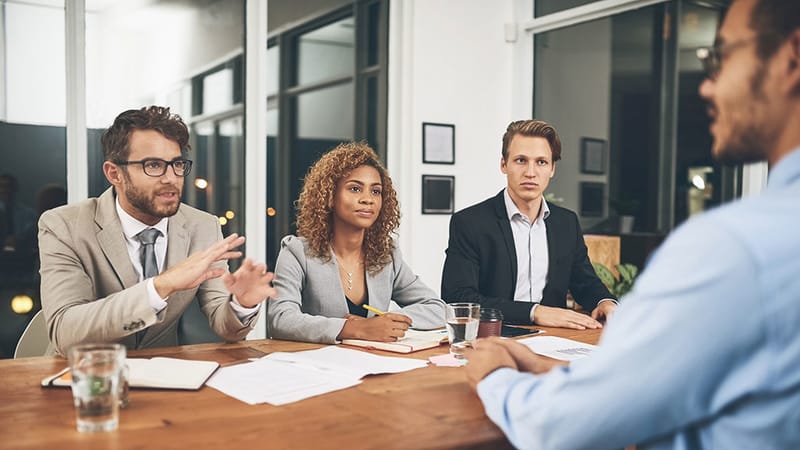 美国签证官揭秘：你为什么面签被拒？