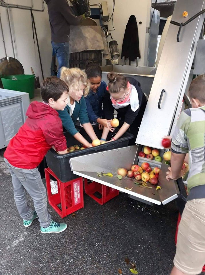 Le pressoir mobile à l'école! (octobre 2019)