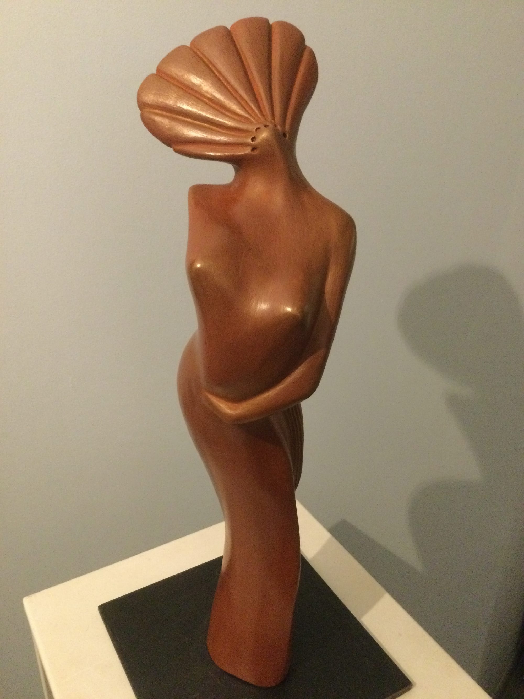 Lady Coquillage H47 x L20 ( socle acier)