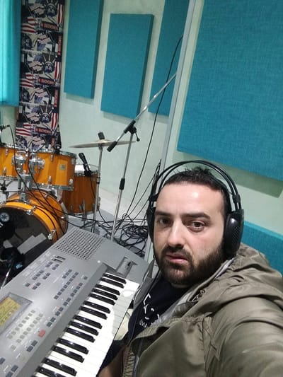 provando nuovi brani