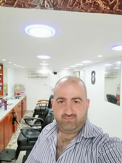 صالون عدي للحلاقة الرجالية نقدم اجمل قصات الشعر وافضل علاجات الشعر بالكرياتين  image