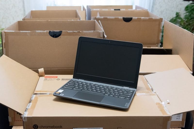 Нікопольські заклади загальної середньої освіти знову отримали сучасні девайси