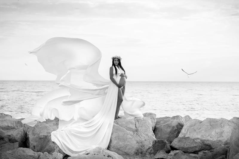 CETTE SÉANCE PHOTO EN EXTÉRIEUR EST BIEN PLUS QU'UN SIMPLE SOUVENIR DE GROSSESSE