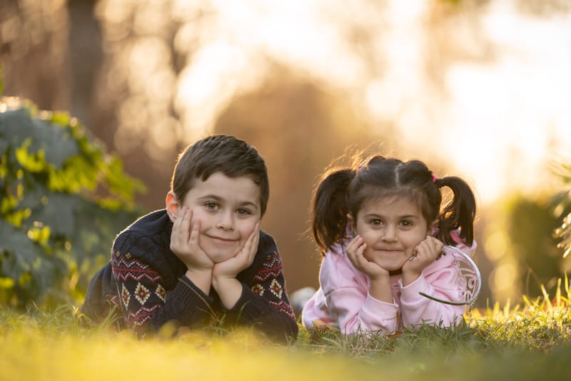 PARCE QUE CHAQUE ENFANT EST UNIQUE, LEUR NATUREL SE REFLETE DANS CHACUNE DES PHOTOS
