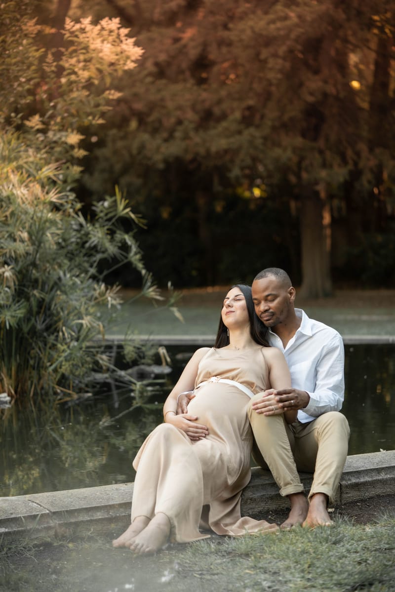 CETTE SÉANCE PHOTO EN EXTÉRIEUR EST BIEN PLUS QU'UN SIMPLE SOUVENIR DE GROSSESSE