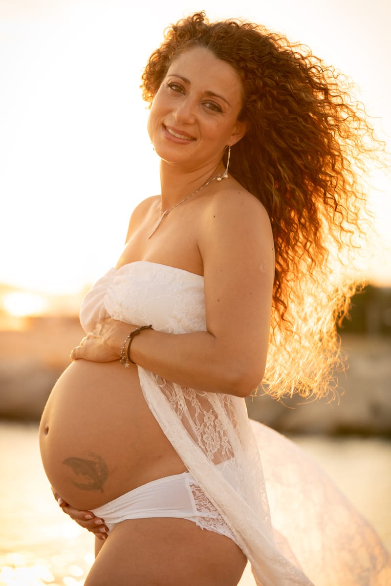 CETTE SÉANCE PHOTO EN EXTÉRIEUR EST BIEN PLUS QU'UN SIMPLE SOUVENIR DE GROSSESSE