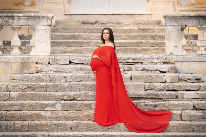 CETTE SÉANCE PHOTO EN EXTÉRIEUR EST BIEN PLUS QU'UN SIMPLE SOUVENIR DE GROSSESSE
