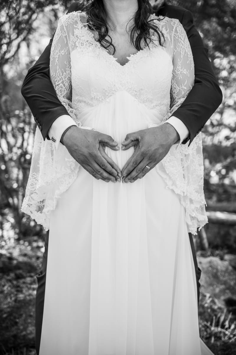CETTE SÉANCE PHOTO EN EXTÉRIEUR EST BIEN PLUS QU'UN SIMPLE SOUVENIR DE GROSSESSE
