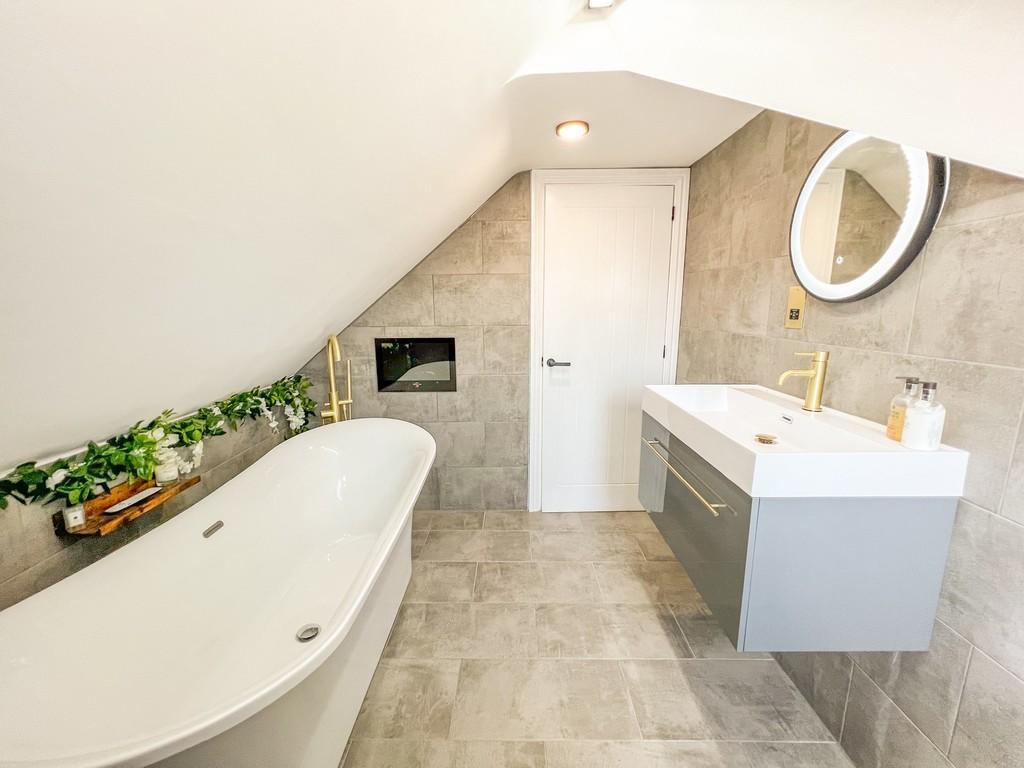 Bungalow loft & rear extension