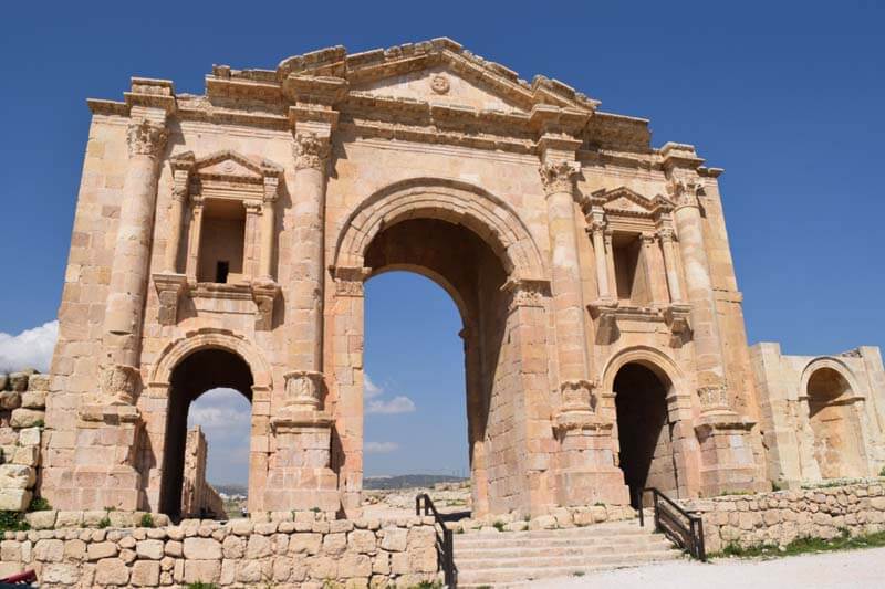 Jerash City columns high