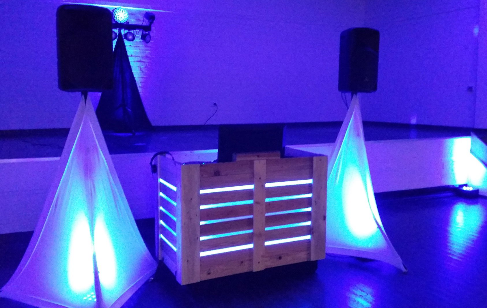 Pallet Booth DJ Furniture