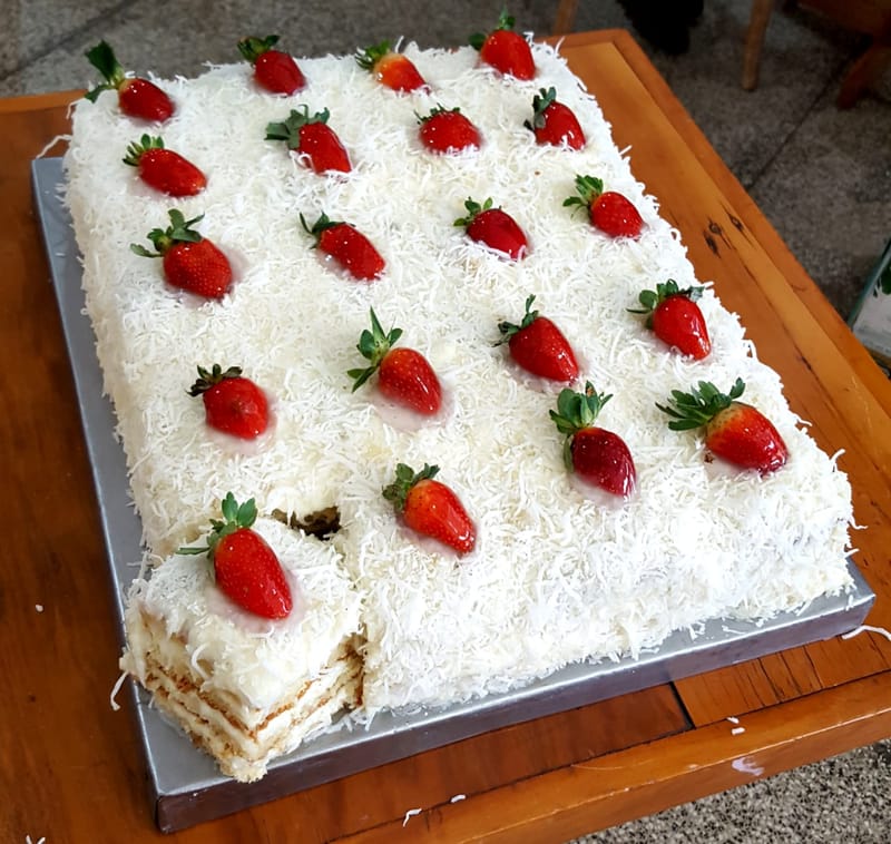 Bolo Baba Moça c/ Abacaxi