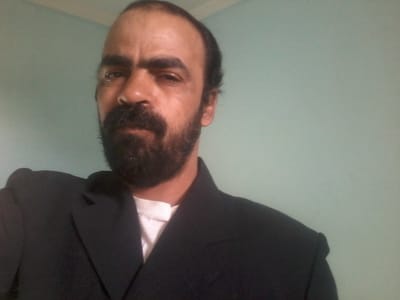 حمل ديوان   إعتلينا العرش ثم هوينا للشاعر لزهر دخان