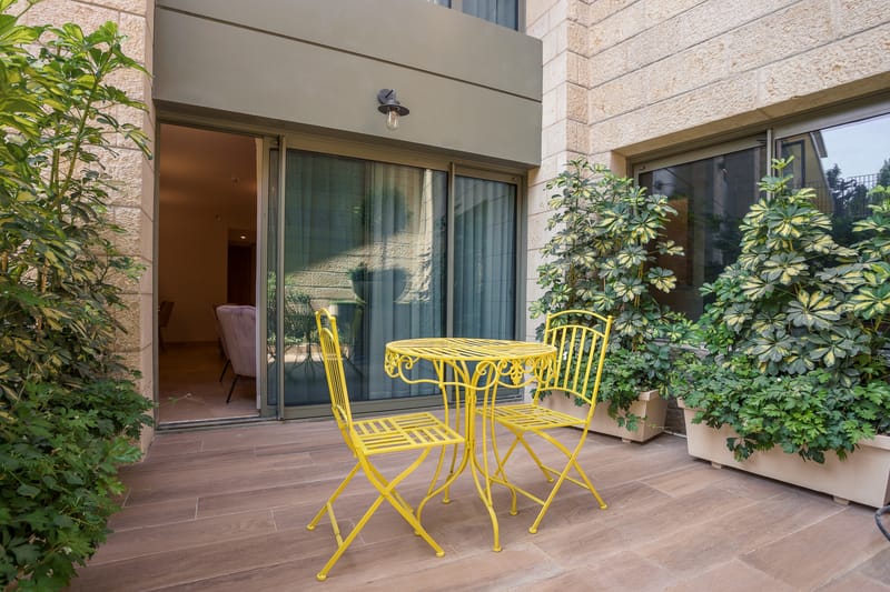 חדרים עם יציאה לחצר פרטית