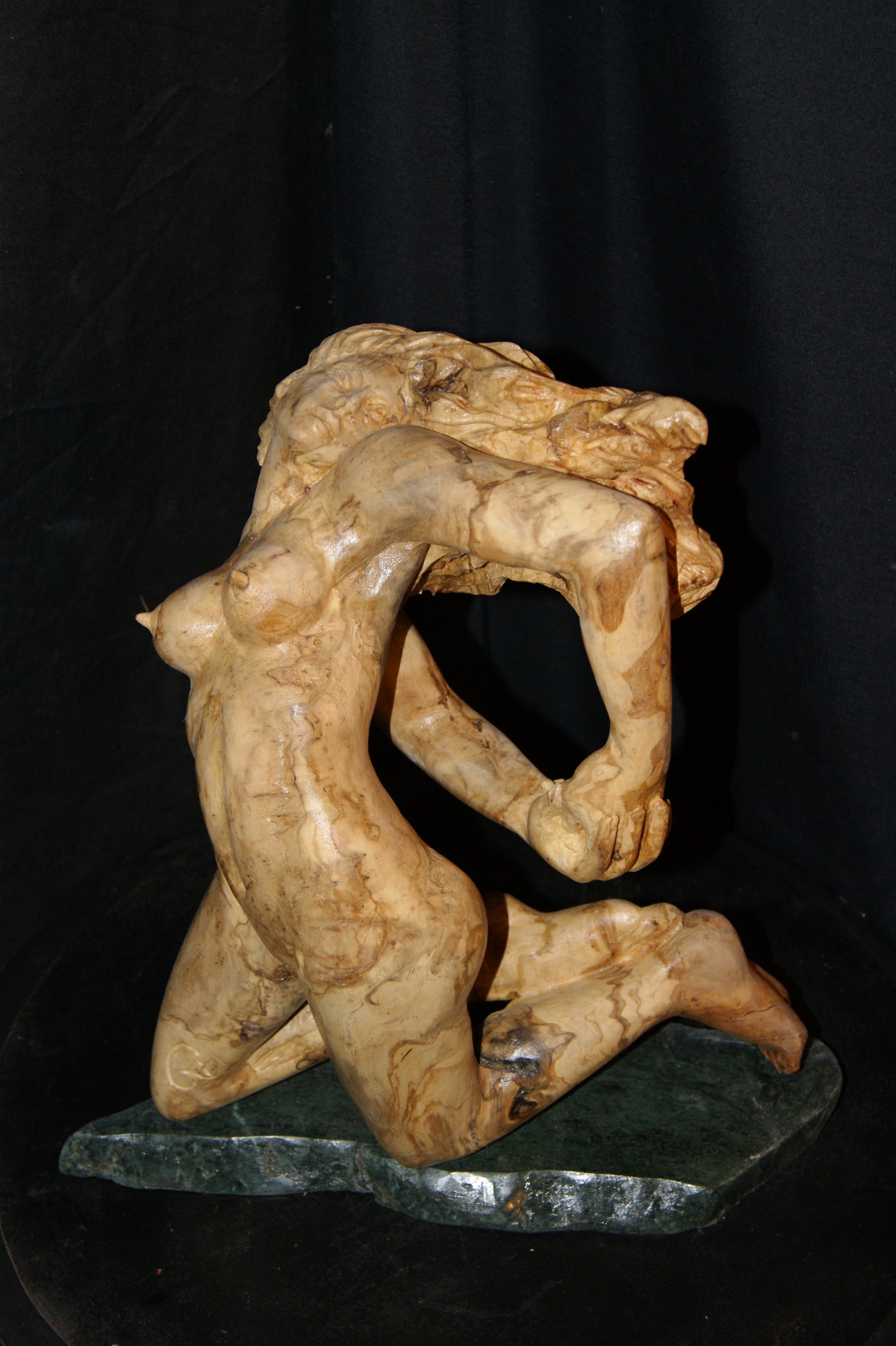 2012, ''abbraccio virtuale''h cm 40, radica d'ulivo