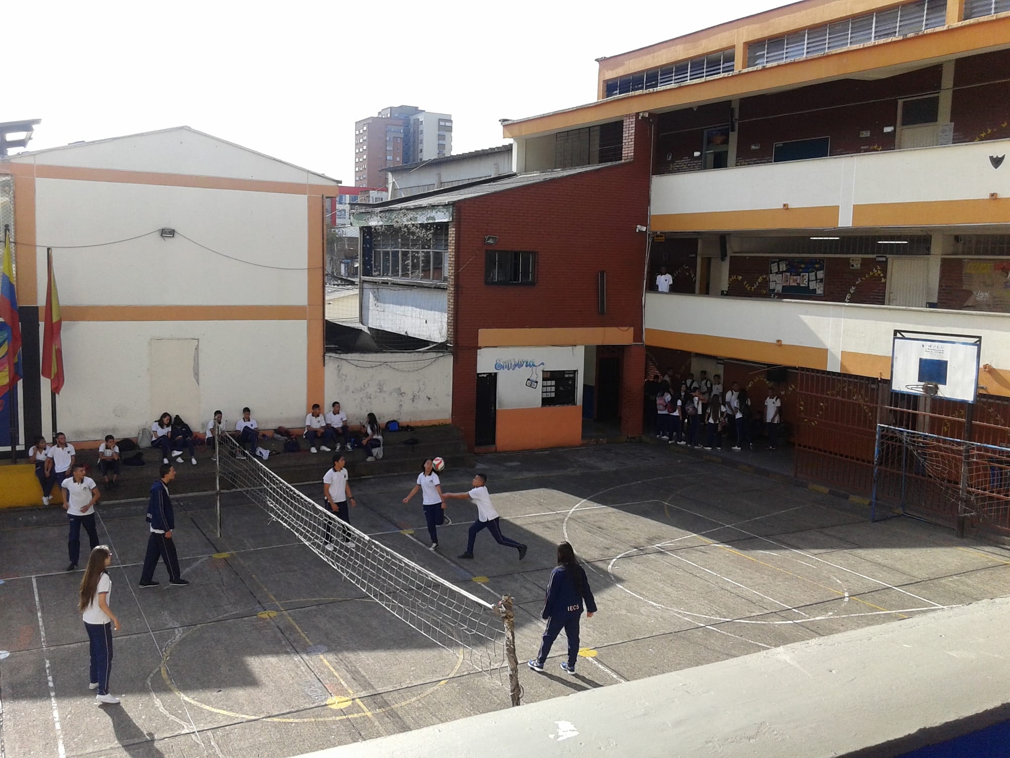 Sigue nuestra comunidad en redes sociales