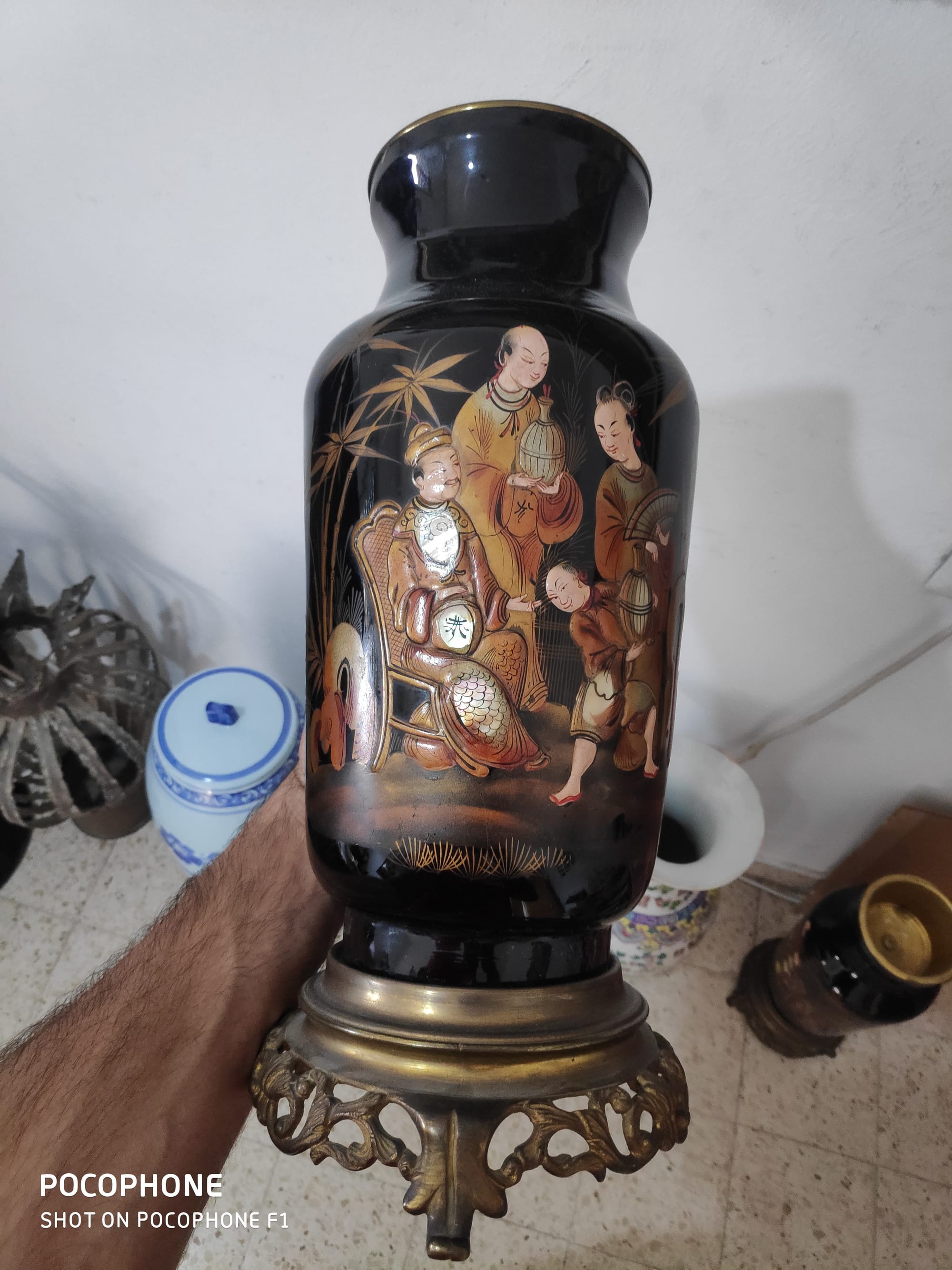 כד פרפין נחושת מעוטר באמיל