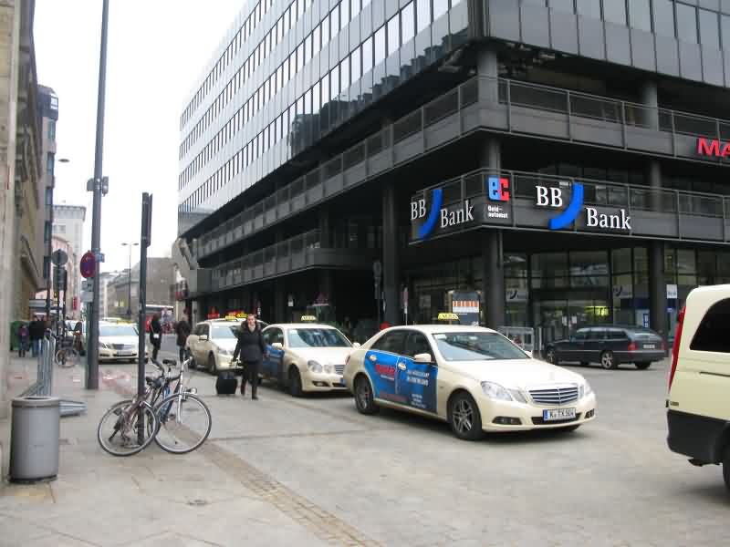 Taxi Werbung an Flughäfen – Using Car Graphics For Your Business