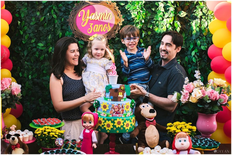 Con Yasmin e su familia