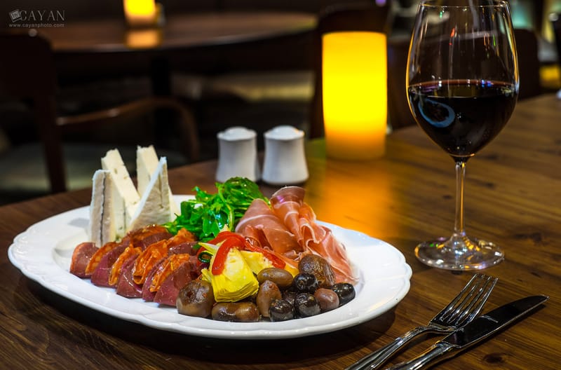 Trabajo realizado en conjunto con varios restaurantes para la creación de material impreso, menús y publicidad en general!