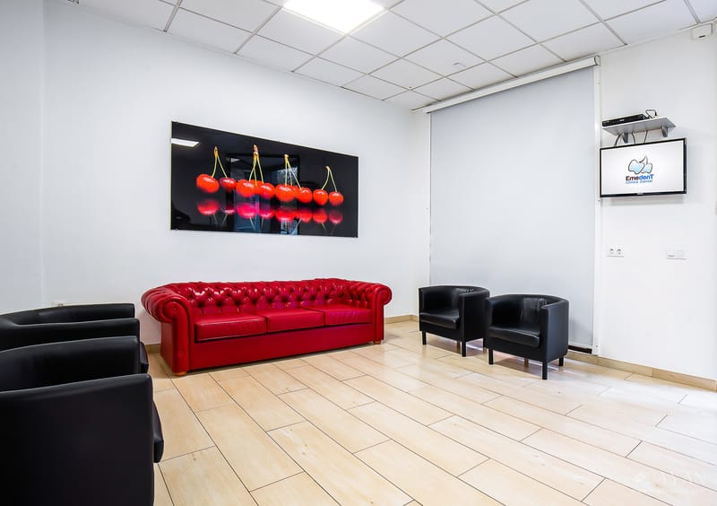 Material publicitario para Clínica Dental EMEDENTE