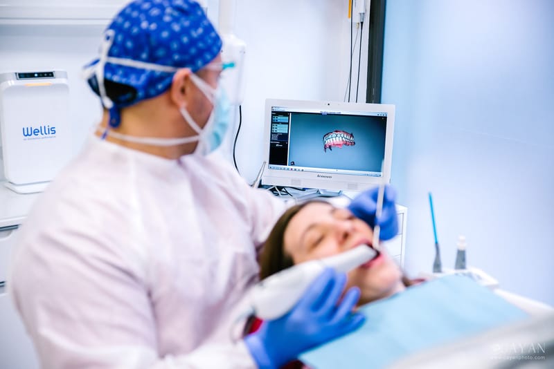 Material publicitario para Clínica Dental EMEDENTE