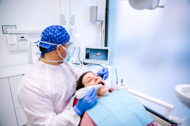 Material publicitario para Clínica Dental EMEDENTE