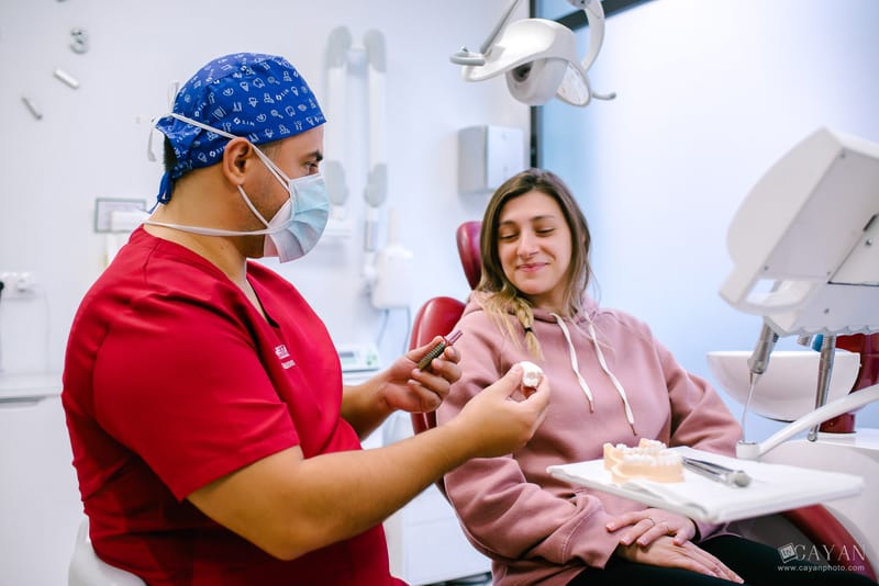 Material publicitario para Clínica Dental EMEDENTE