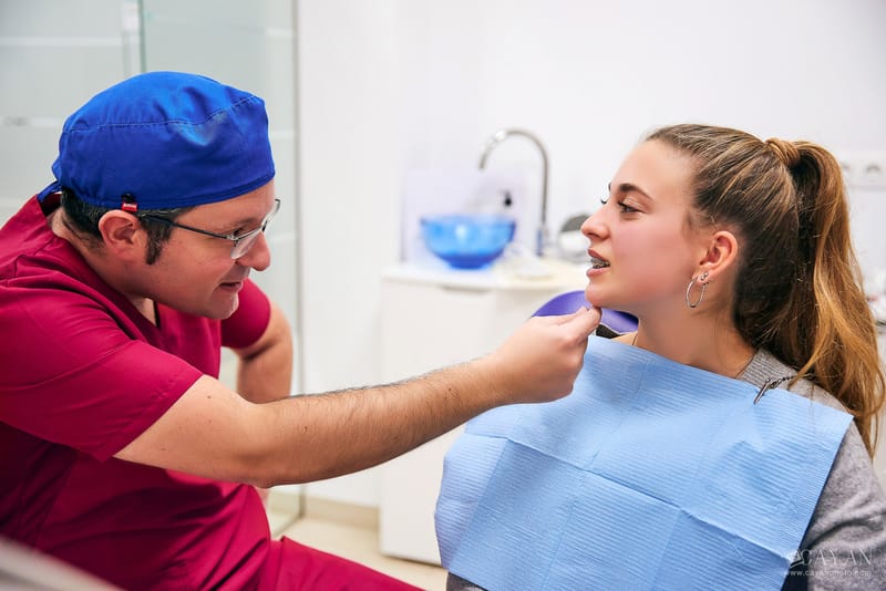 Material publicitario para Clínica Dental EMEDENTE