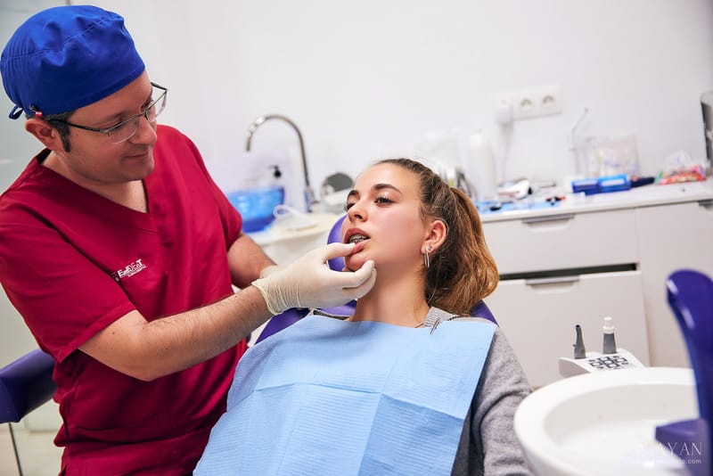 Material publicitario para Clínica Dental EMEDENTE
